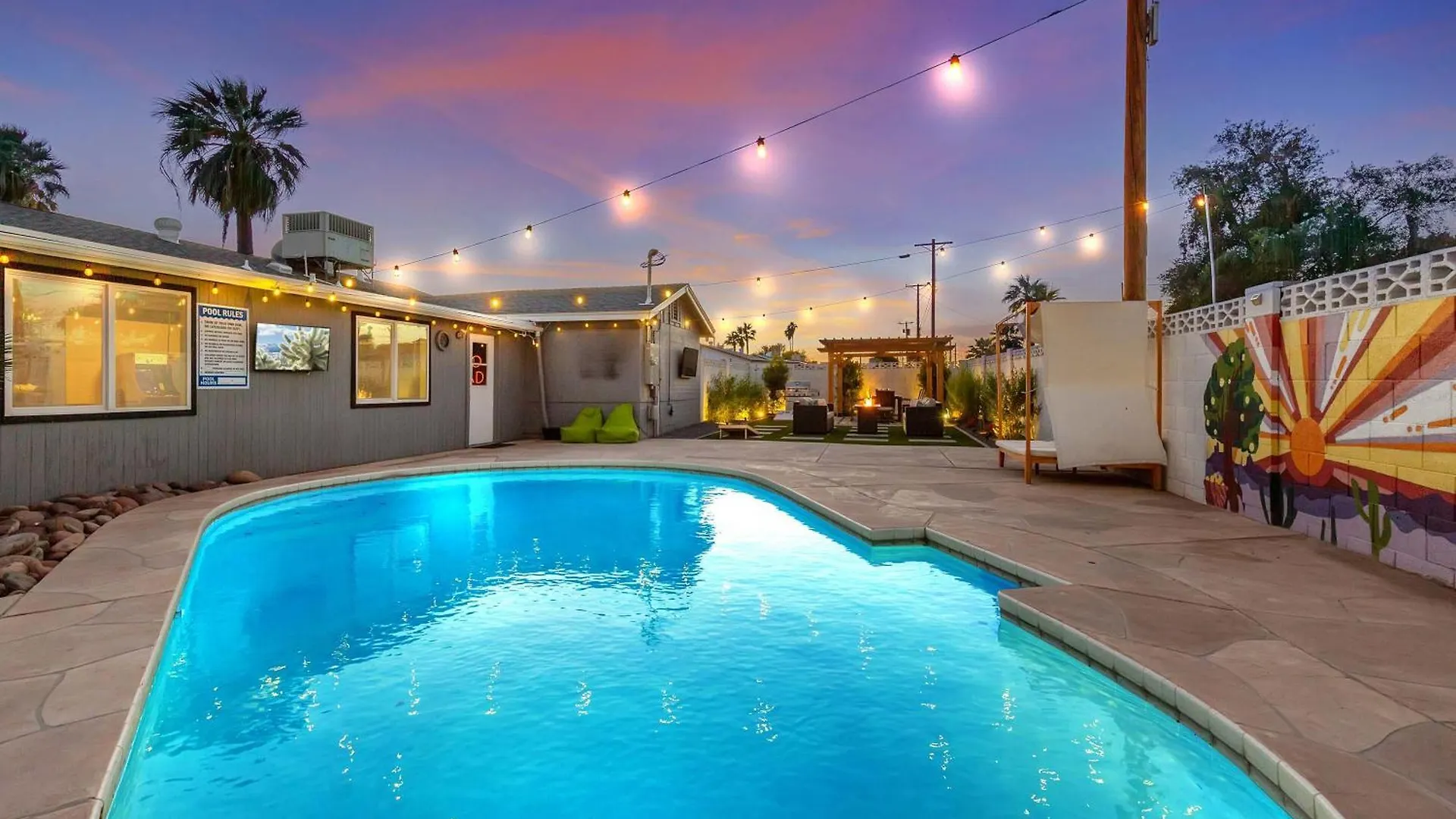Free Heated Pool Game Room For All To Enjoy スコッツデール