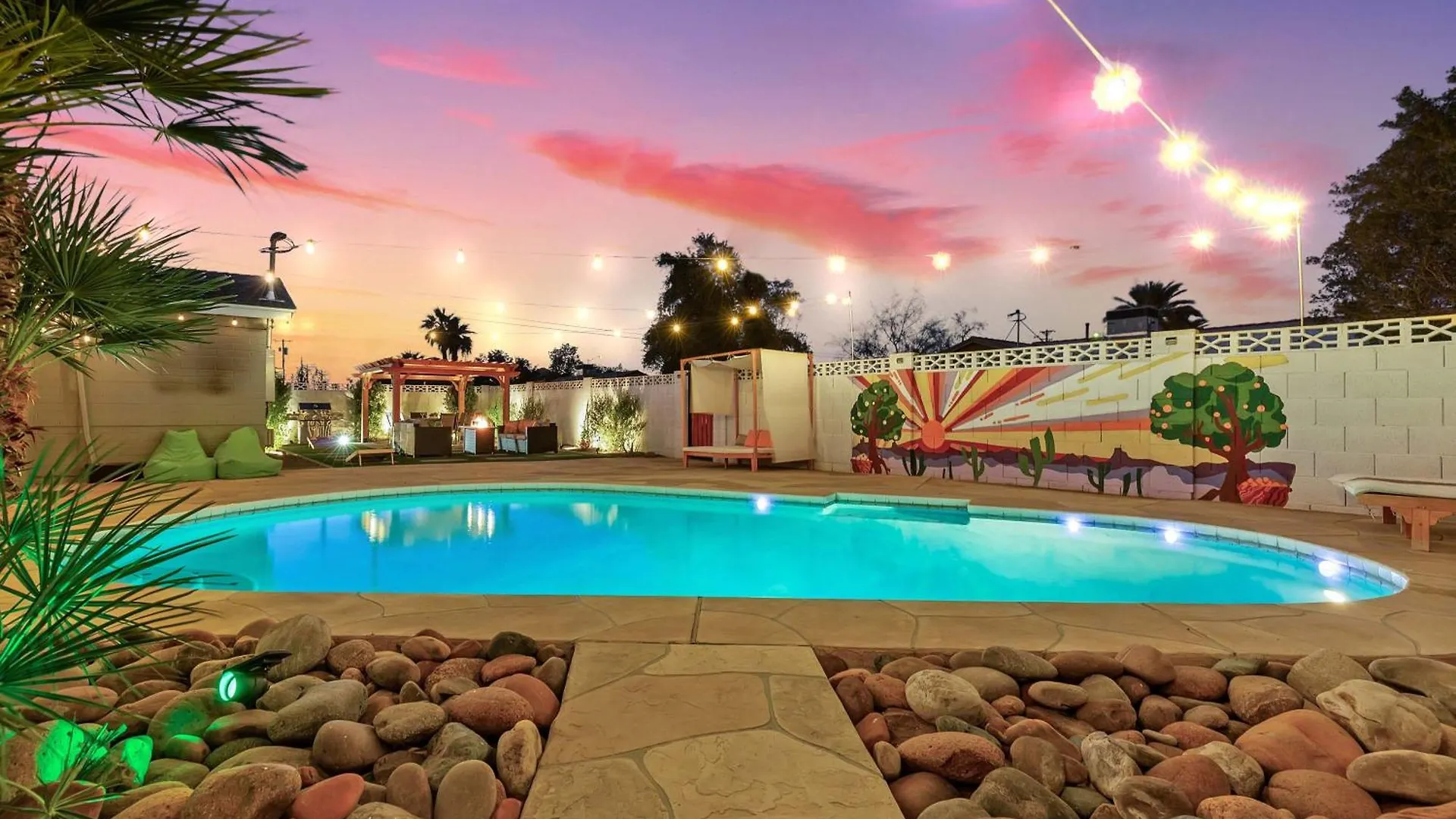 Free Heated Pool Game Room For All To Enjoy スコッツデール 別荘